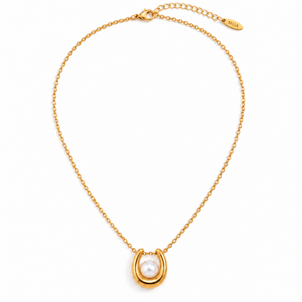 Gold-tone Arelis Pearl Necklace with a 16.5 × 14 mm pendant and an adjustable 45–50 cm chain