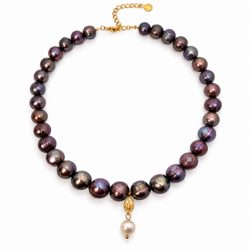 Dark Pearl Necklace with iridescent natural pearls, a gold-plated clasp and a single white pearl drop